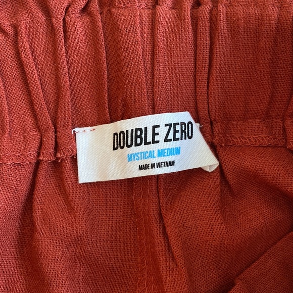 EUC Double Zero linen paper bag shorts. Size Med - Picture 3 of 4